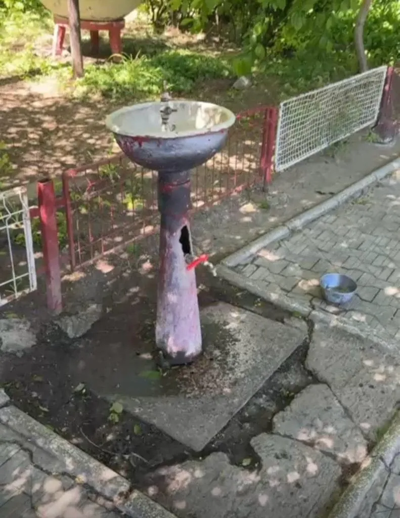 “Perlele” ruginite ale CFR-ului. Iată cum arată gările din sudul litoralului, cu două zile înainte de 1 mai – foto 4