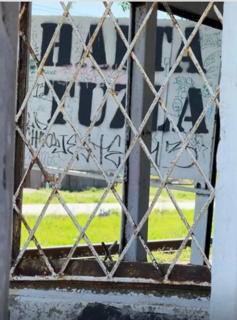 “Perlele” ruginite ale CFR-ului. Iată cum arată gările din sudul litoralului, cu două zile înainte de 1 mai – foto 5