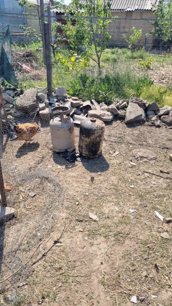 Casă în flăcări și risc de explozie, în județul Tulcea – foto 2