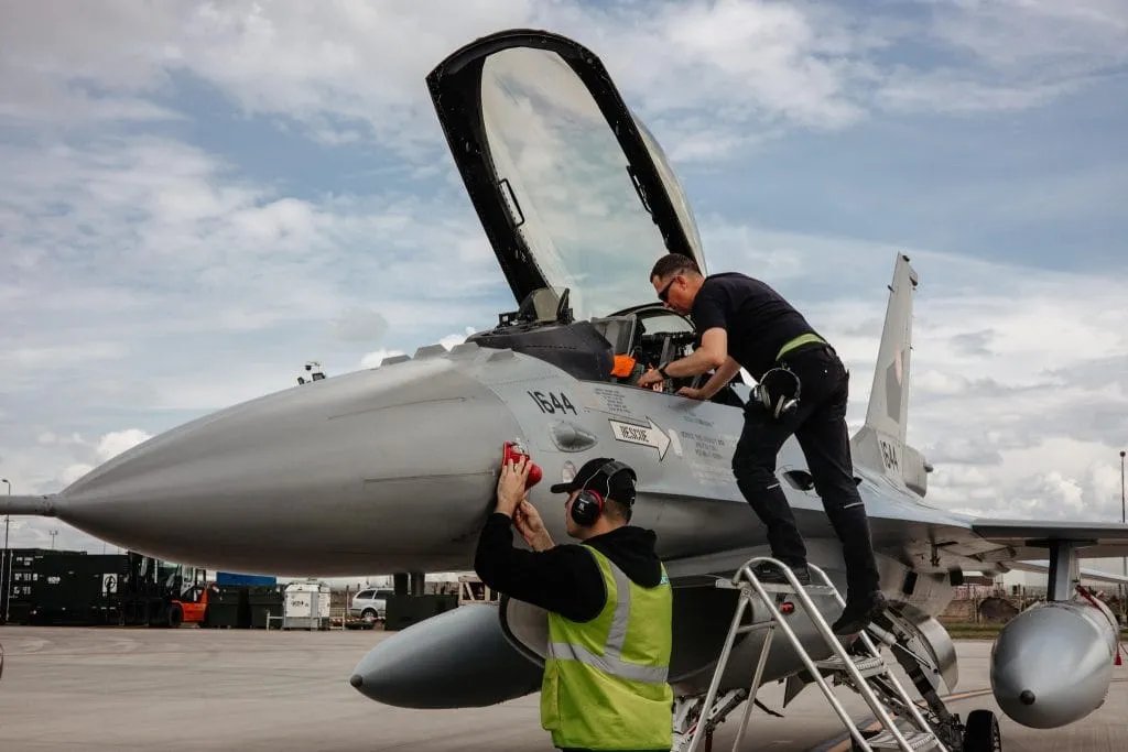 Încă două aeronave F-16 au ajuns în România și vor intra în dotarea Bazei de la Kogălniceanu – foto 3