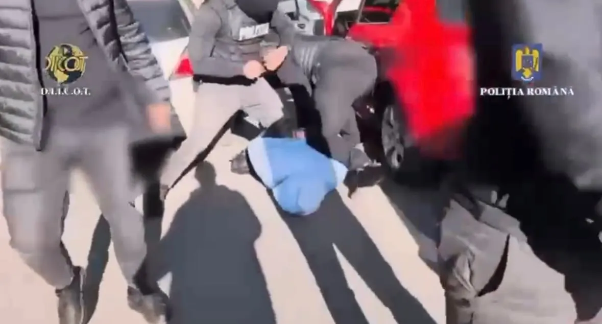 Droguri destinate vânzării pe litoral, livrate din străinătate în pachete cu haine și jucării 