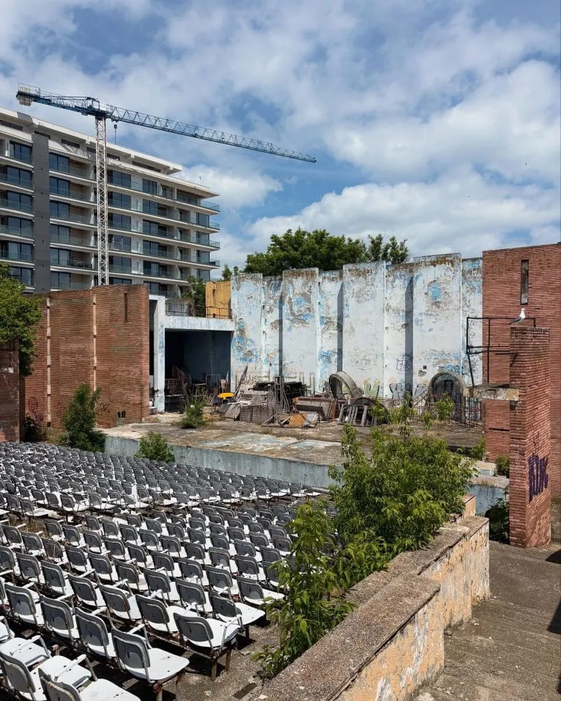 S-a dat startul lucrărilor de reabilitare a Teatrului de Vară Mamaia: A început organizarea de șantier (FOTO) – foto 2