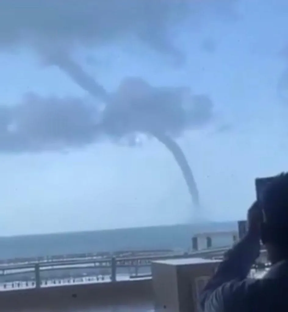 Vremea extremelor: furturi de nisip, trombe marine și ploi cu gheață (FOTO) – foto 3