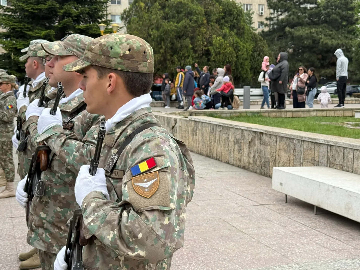 Constănțenii au sărbătorit de acasă Ziua Independenței Naționale a României. Primarul Chițac și prefectul Picoiu, marii absenți ai evenimentului