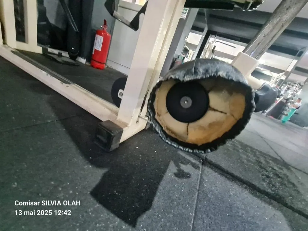 „Sala groazei” din Medgidia, închisă de Protecția Consumatorilor. Aparate ruginite, mobilier degradat, igiena – inexistentă – foto 6