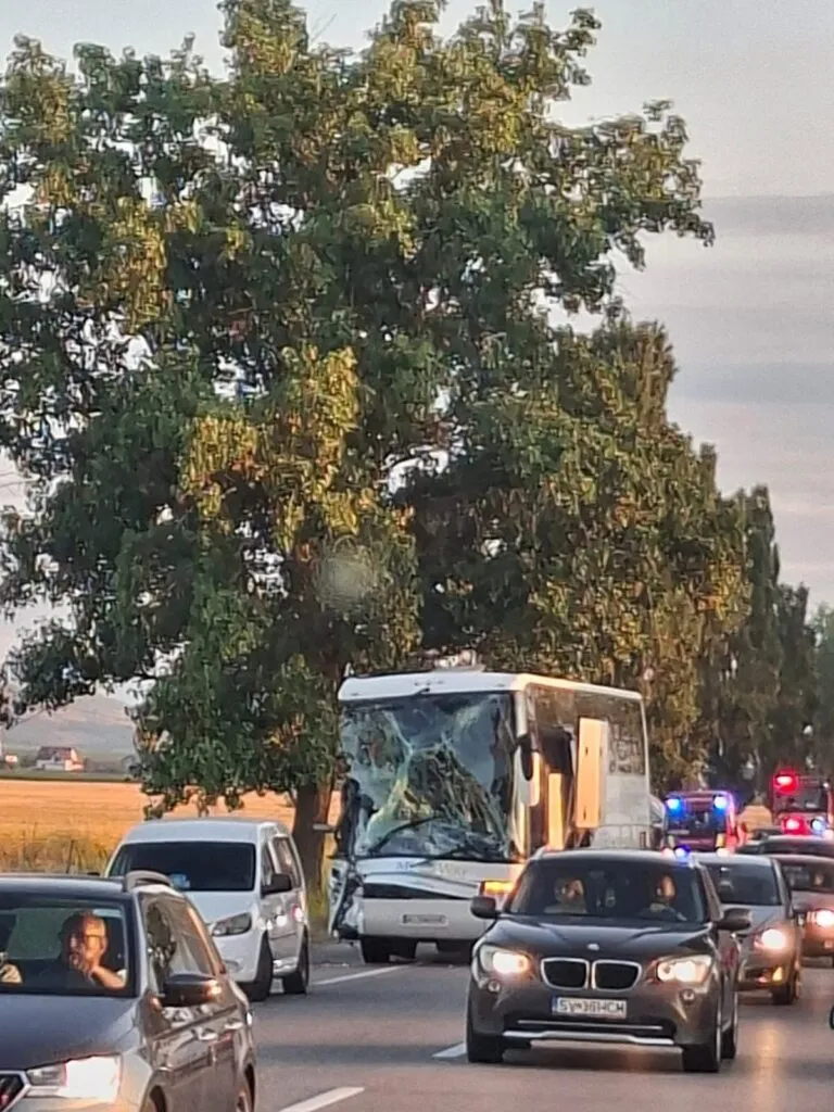 Încă un accident grav, în care e implicat un autocar, în mai puțin de 8 zile (FOTO) – foto 4