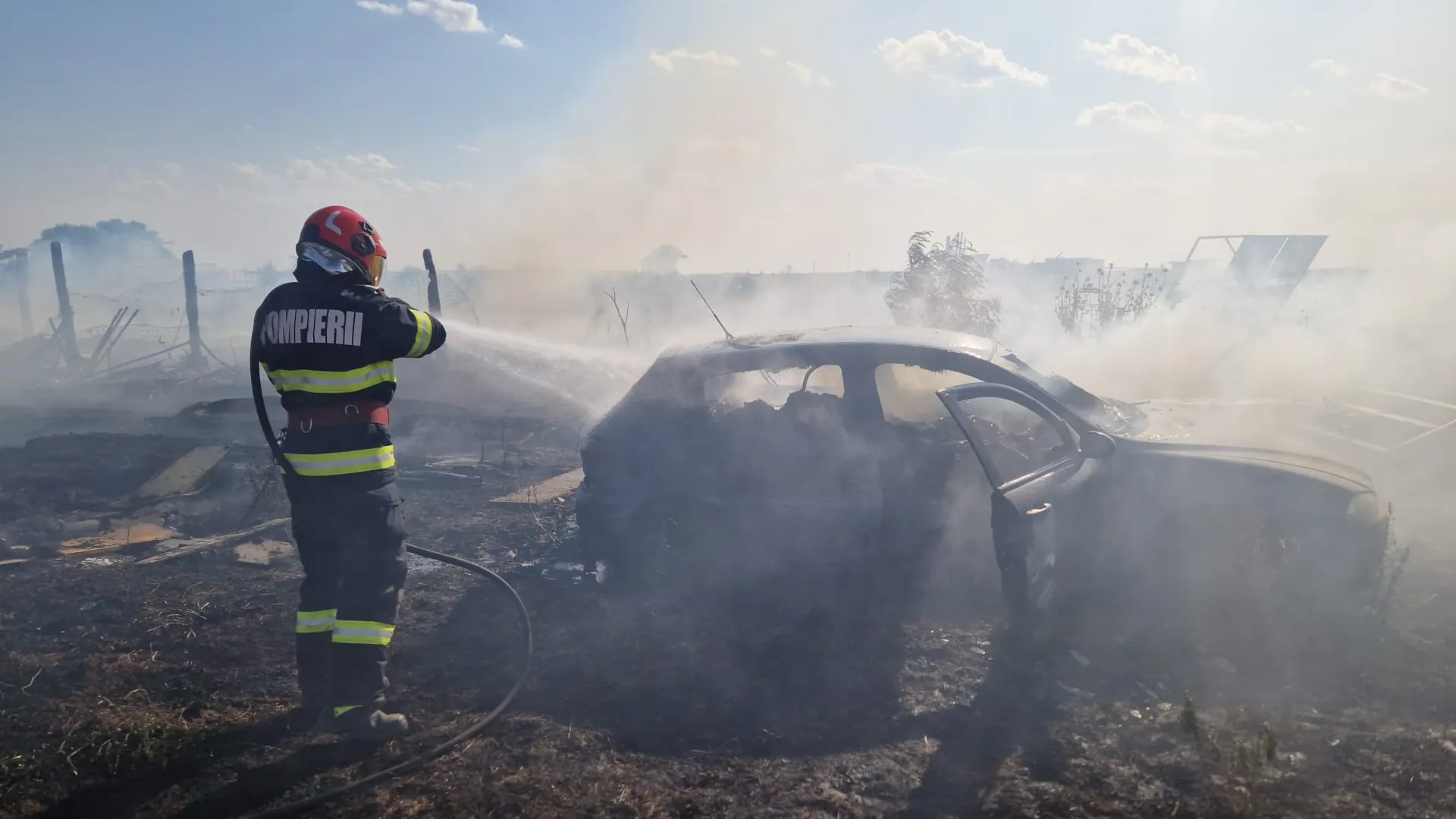 Un autoturism s-a făcut scrum în Ovidiu, la intrarea pe Autostrada A2