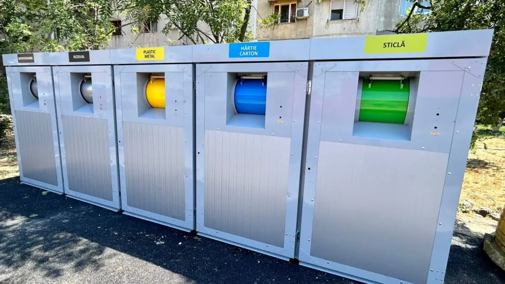 Sunt montate primele insule ecologice de colectare a deșeurilor – foto 2