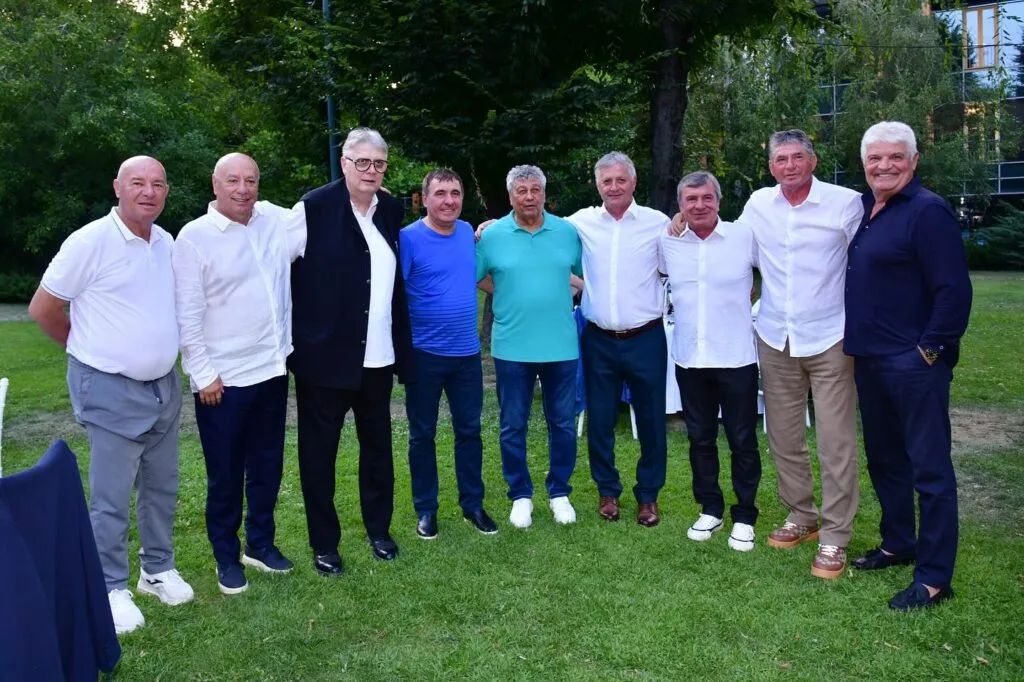 Mircea Lucescu împlinește astăzi 80 de ani. Drept cadou, Șahtior Donețk i-a trimis ieri statuia în România (FOTO) – foto 3