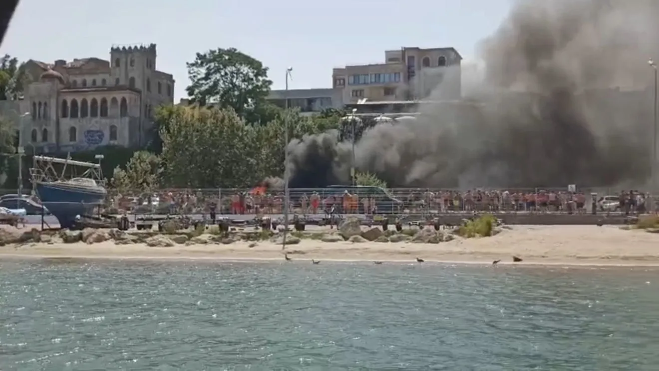 Incendiu la un autoturism pe strada Promenada din Constanța