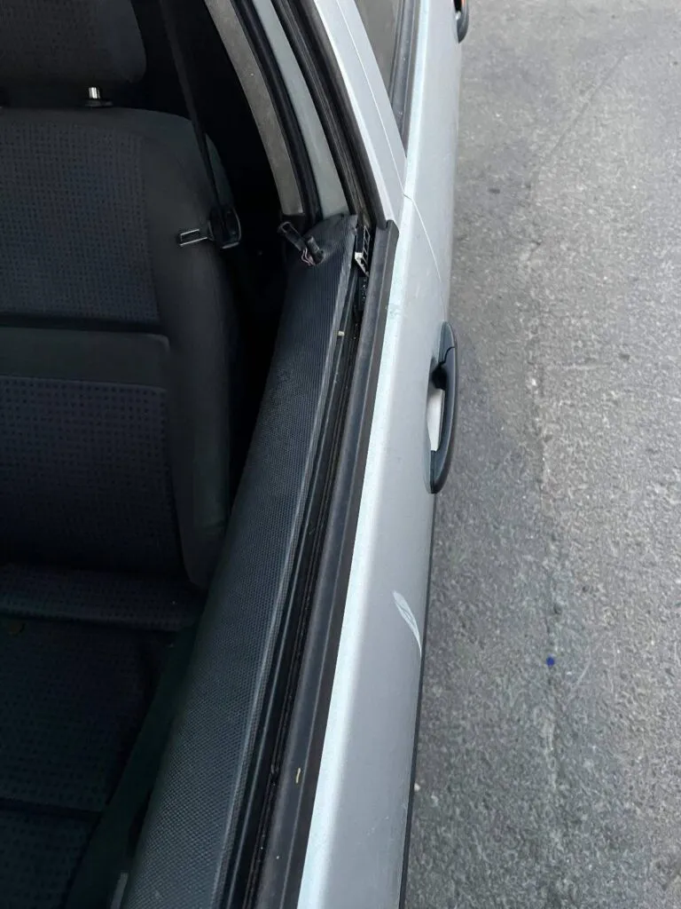 Prinși în timp ce încercau să fure o mașină, la Medgidia. Trei dintre suspecți sunt minori – foto 2
