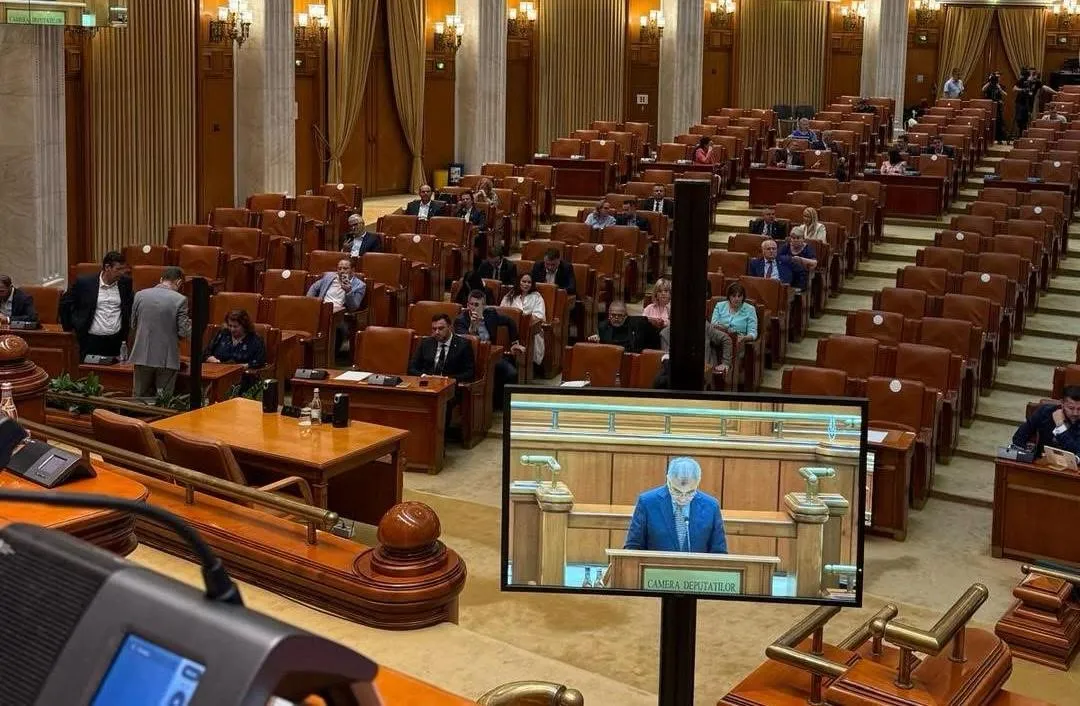 Moţiunea de cenzură împotriva Guvernului, citită în plen. Sala – aproape goală