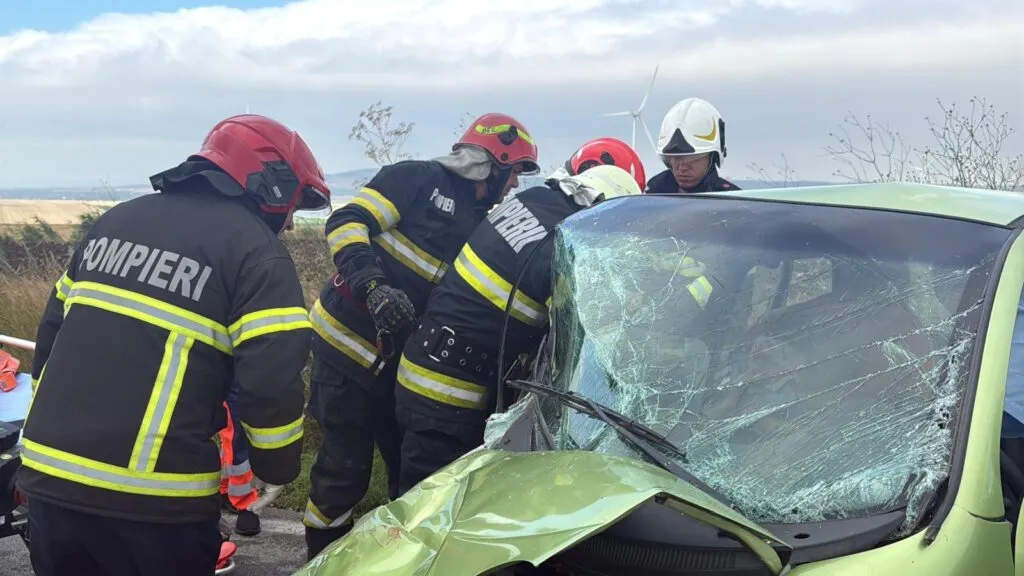 Accident grav în județul Tulcea. Patru persoane implicate (FOTO) – foto 2