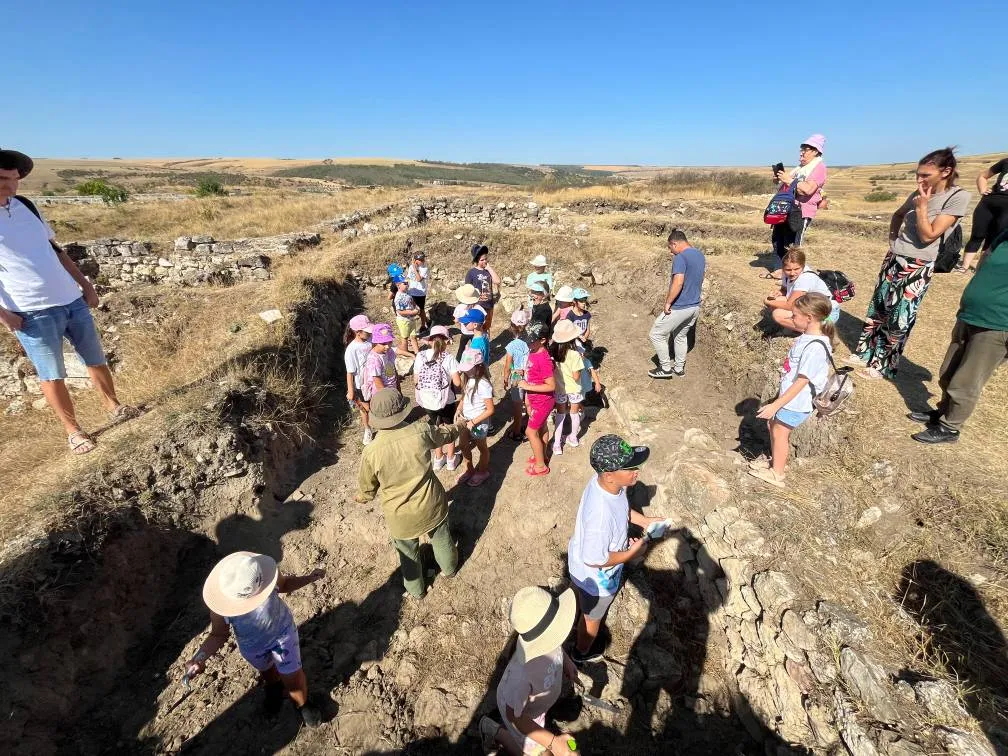 „Arheolog pentru o zi”, la situl „Tropaeum Traiani” din Adamclisi