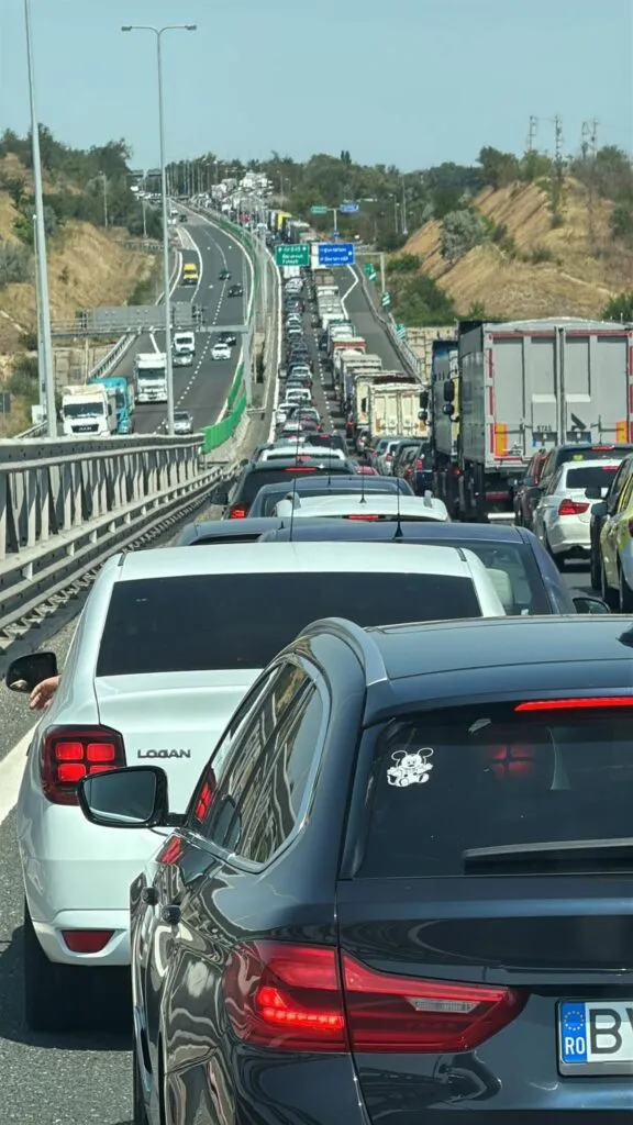 UPDATE: Blocaj pe A2, din cauza unui incendiu de vegetație – foto 3