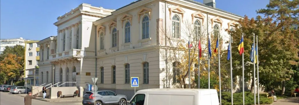 Steagul… discordiei, la Tulcea. MAE cere îndepărtarea steagului Rusiei arborat lângă un muzeu din oraș – foto 2