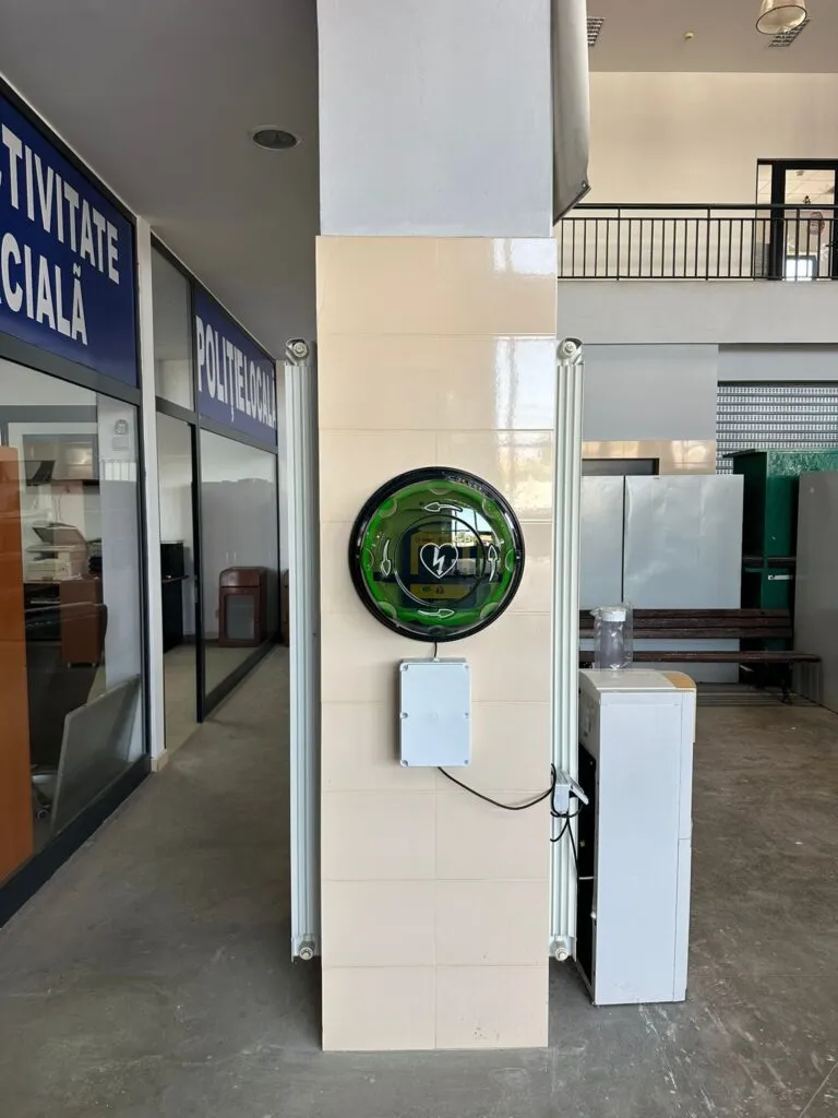 Defibrilatoare semi-automate, în spațiile publice intens tranzitate din județul Constanța – foto 2