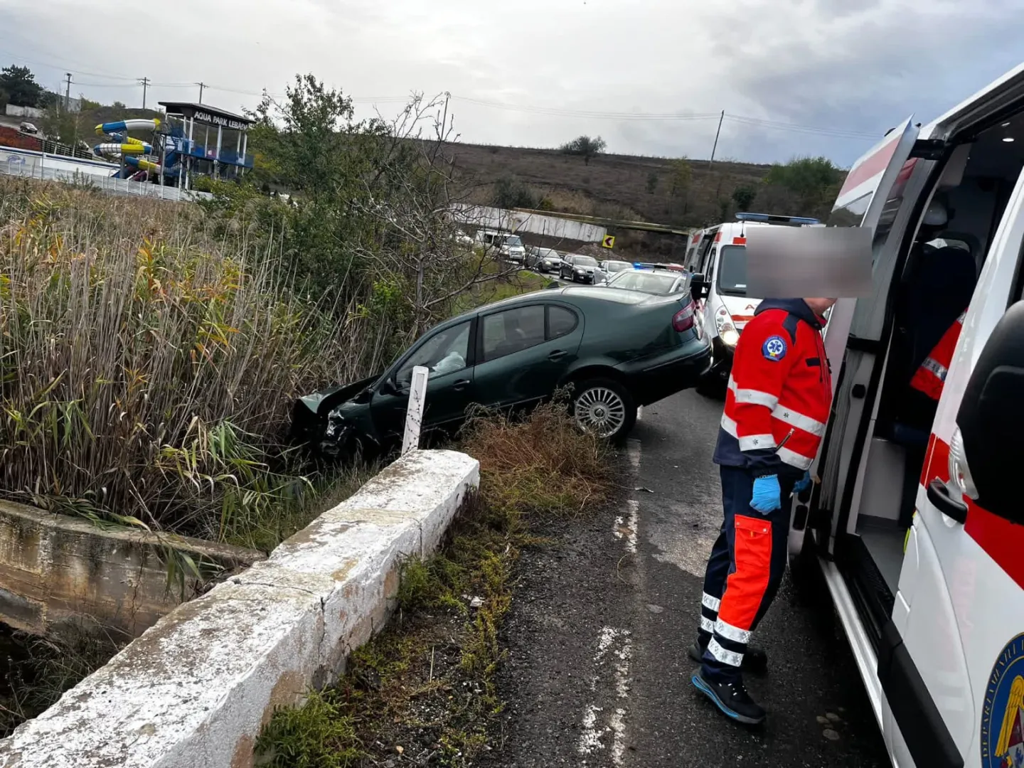 Trei persoane rănite după coliziunea a două autoturisme în județul Tulcea
