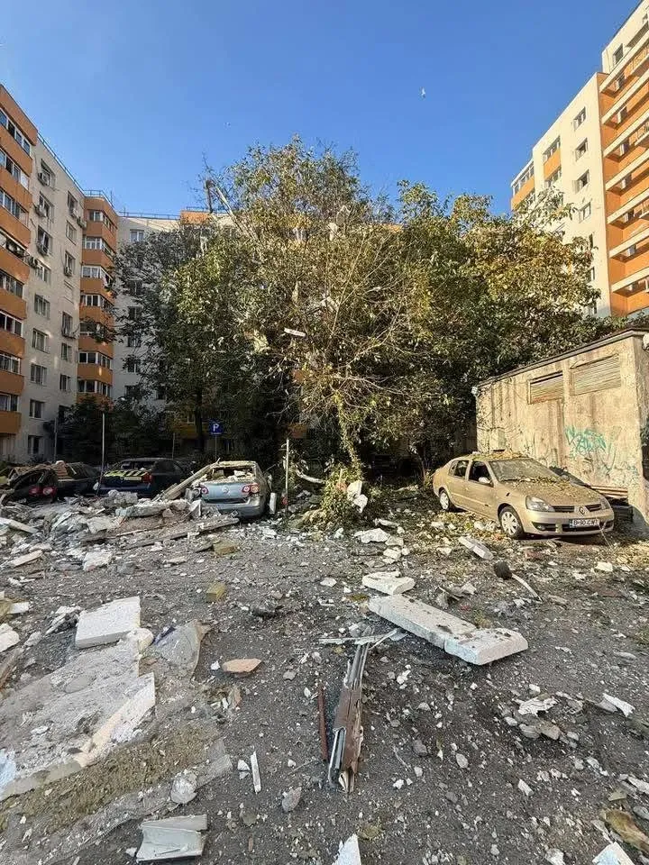 UPDATE: Explozie violentă într-un bloc din București – foto 6