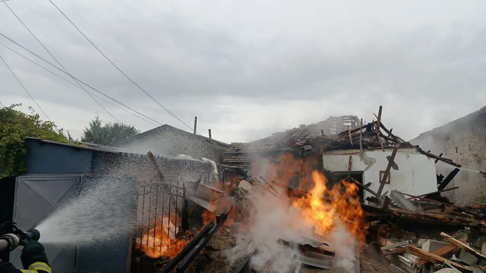 UPDATE: Casă în flăcări la Medgidia