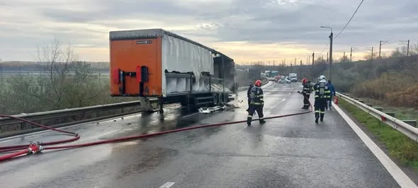 Incendiu pe Autostrada Soarelui. Trafic blocat spre București, în zona Fetești – foto 3