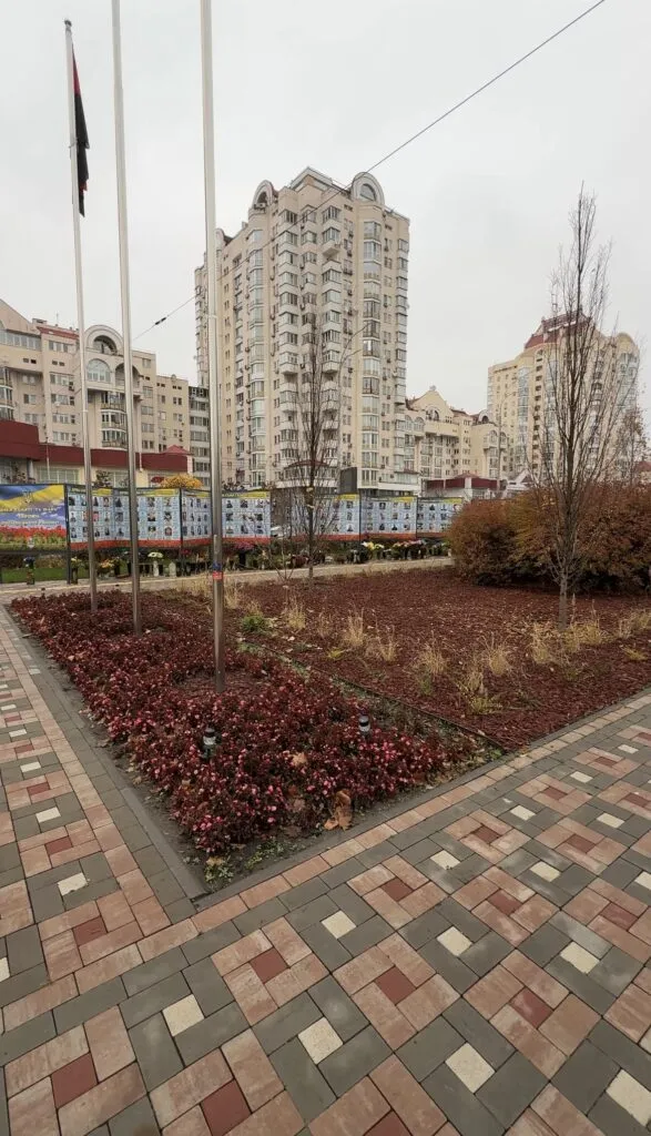 „Parcurile plângerii” – grădinile tăcerii dureroase din Kiev (FOTO) – foto 6