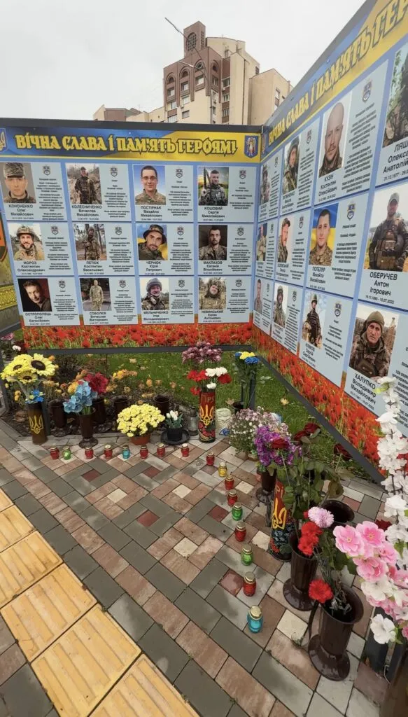 „Parcurile plângerii” – grădinile tăcerii dureroase din Kiev (FOTO) – foto 4