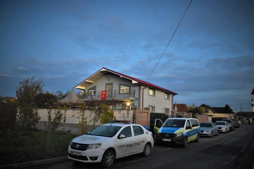 Percheziții la suspecți implicați într-un scandal, la Cumpăna – foto 2