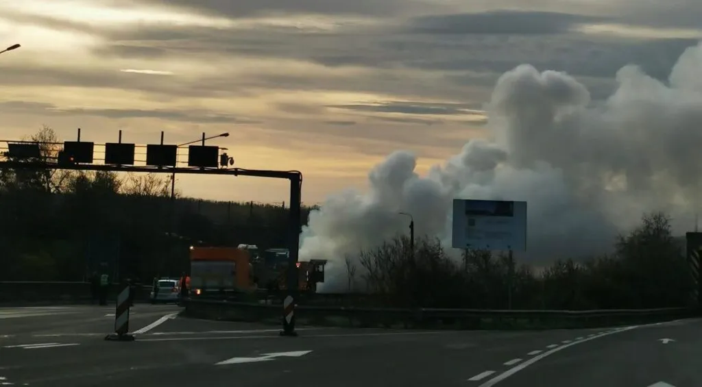 Incendiu pe Autostrada Soarelui. Trafic blocat spre București, în zona Fetești – foto 2