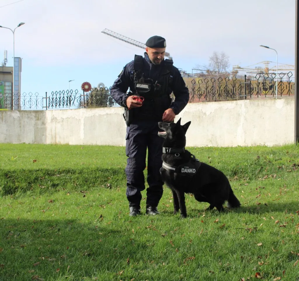 Danko, absolvent cu patalama, la IJJ Tulcea – foto 3