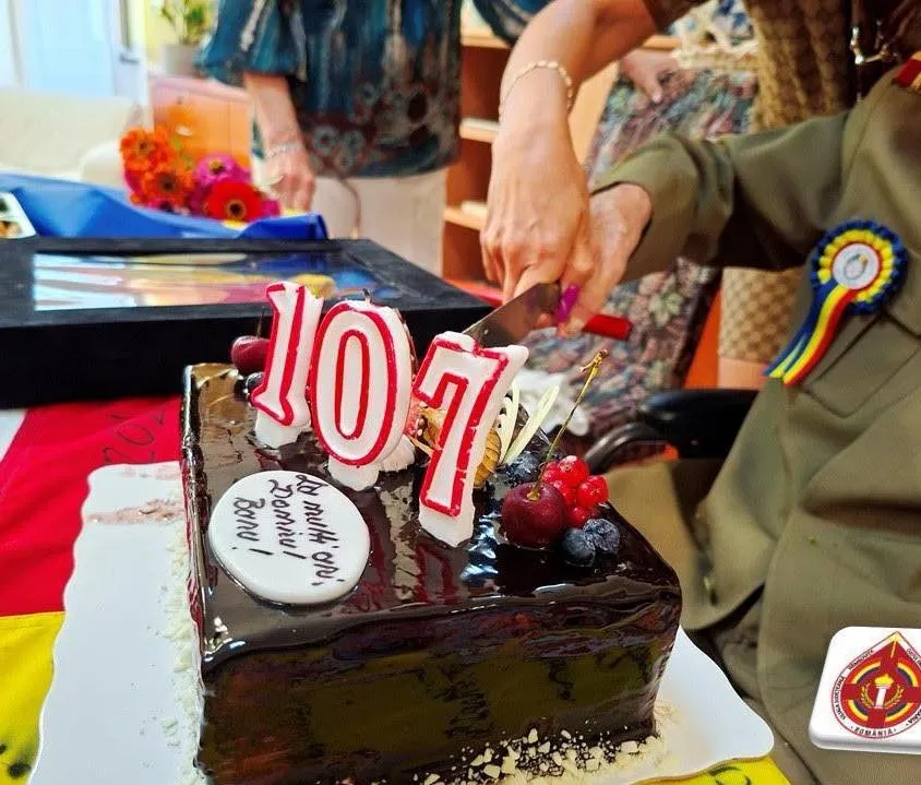 Veteran de război, în vârstă de 107 ani, decorat de preşedintele Nicuşor Dan cu ocazia Zilei Naționale – foto 3