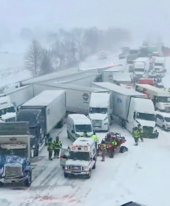 Carambol uriaș în Michigan: Peste 100 de vehicule implicate – foto 2