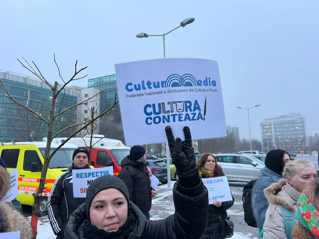 Angajații din instituțiile de cultură din Constanța continuă să protesteze în fața Ministerului Culturii, alături de colegii din țară – foto 3