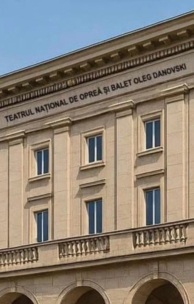 Teatrul de „OPREĂ” Oleg Danovski. Când improvizația fără filtru… scapă în spațiul public – foto 2