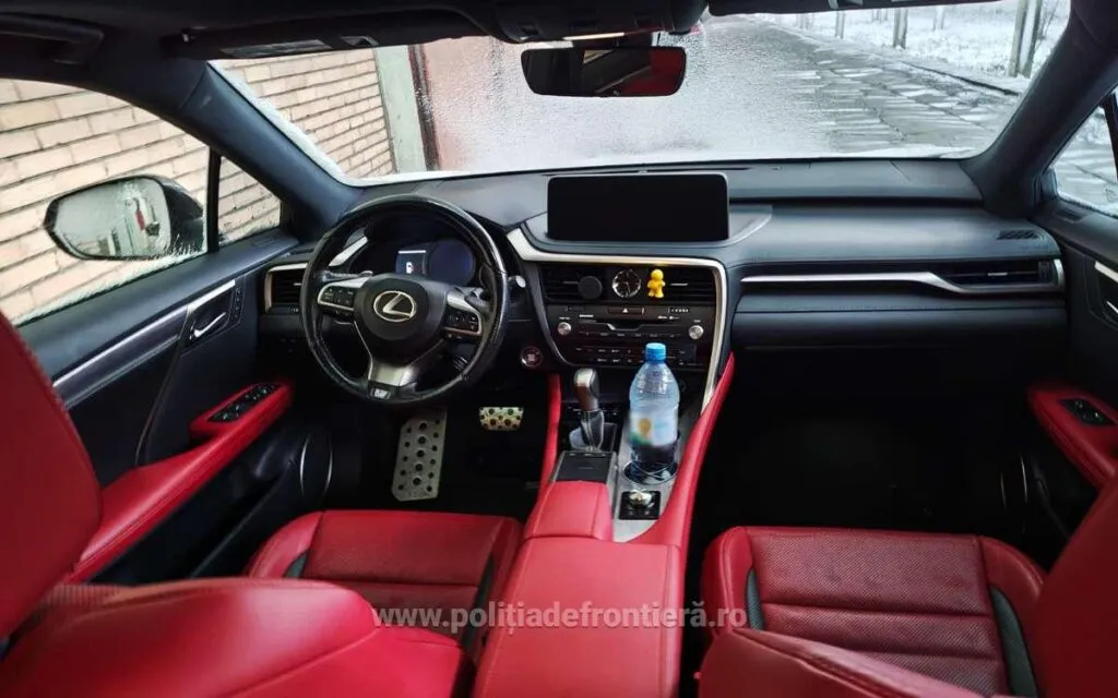 Autoturism căutat de autoritățile din Canada, descoperit de polițiștii de frontieră constănțeni – foto 3