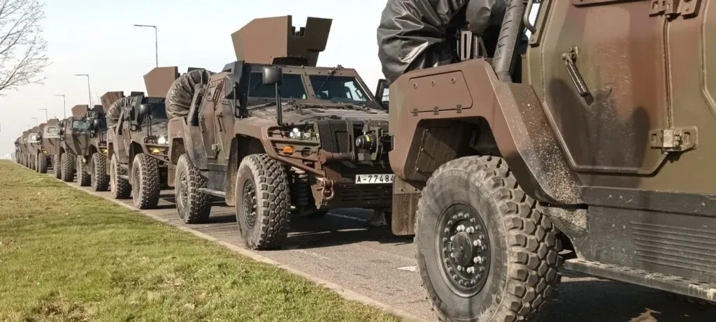 Deplasări de tehnică militară pe drumurile naționale – foto 4