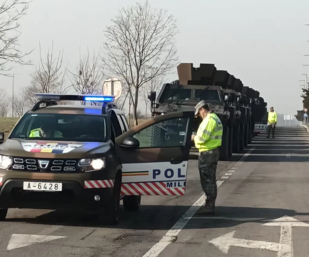 Deplasări de tehnică militară pe drumurile naționale – foto 3