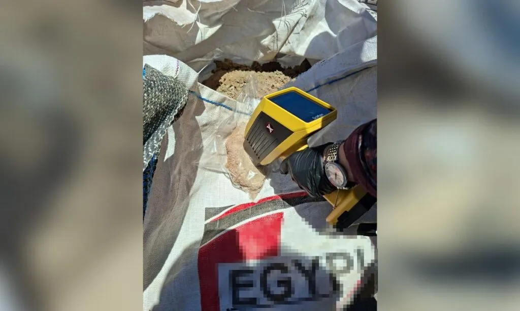 165 de tone de deșeuri aduse din Algeria drept „marfă” pentru o firmă din România, depistate în Portul Constanța – foto 4