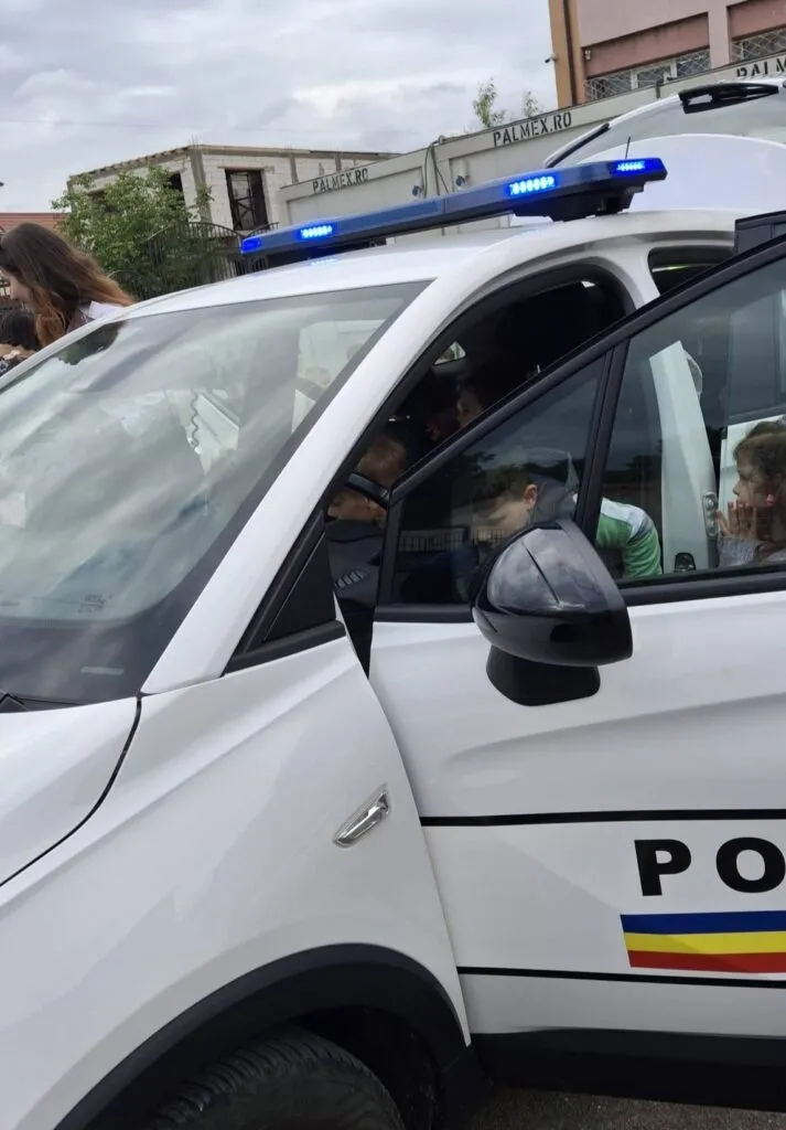“Agentul meu, prietenul meu!” – activitate de educație rutieră pentru preșcolarii din Năvodari – foto 3
