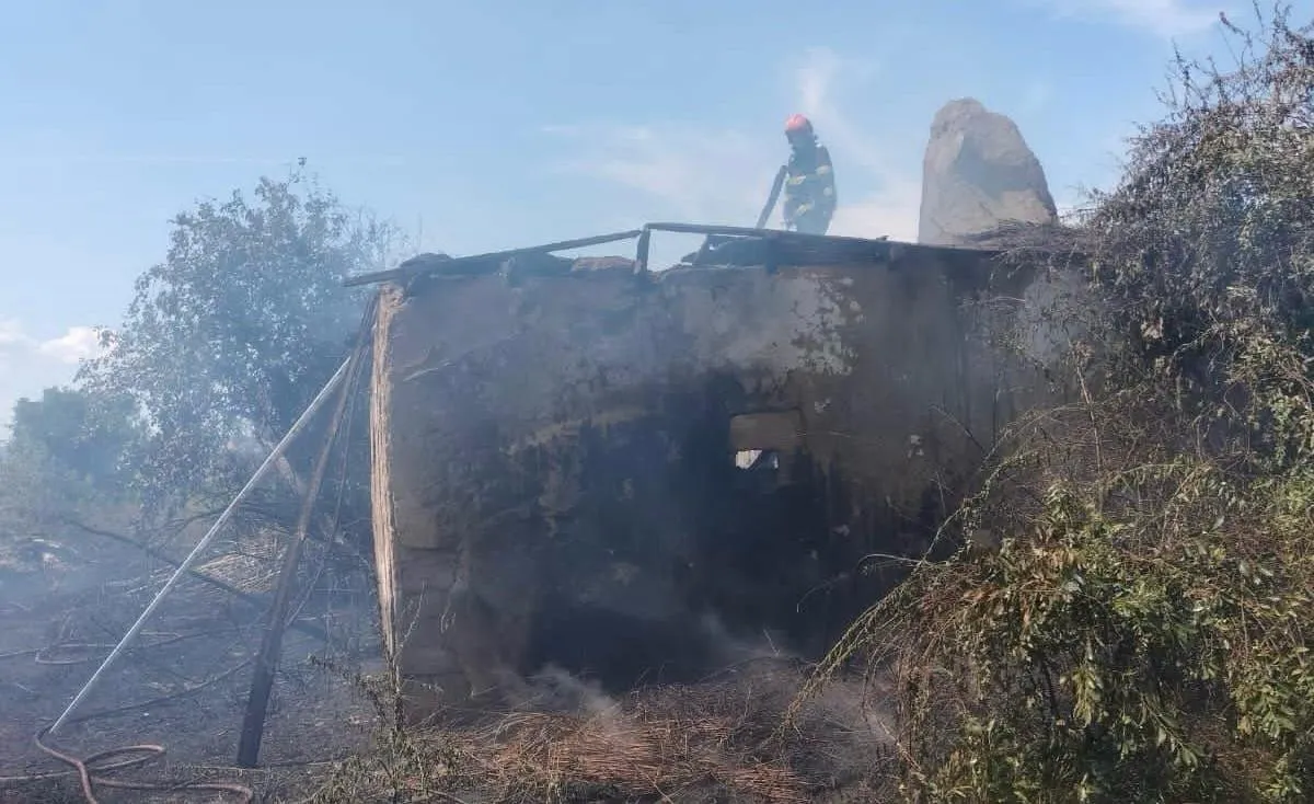 Incendiu violent în județul Tulcea. O casă, distrusă de flăcări