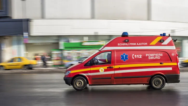 Un muncitor a murit după ce s-a prăbușit cinci etaje cu liftul pe care îl repara