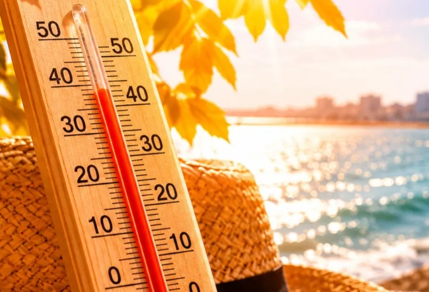 Alertă MAE pentru românii care călătoresc în Italia. Risc ridicat de incendii în Sardinia și Sicilia