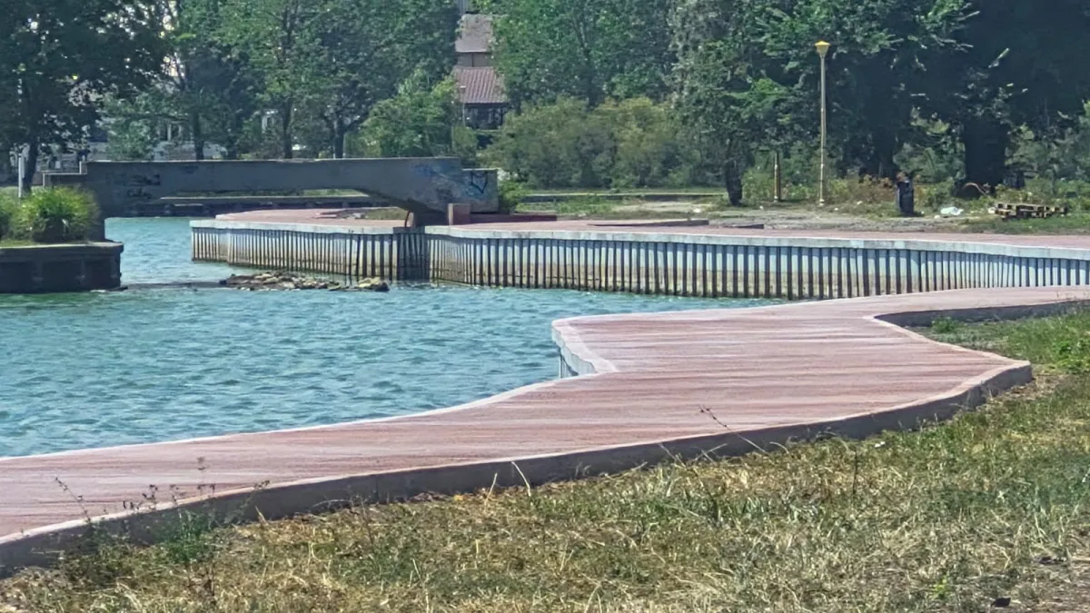 Avansează lucrările la malurile lacului Tăbăcărie. Țara Piticilor rămâne însă… în așteptare (FOTO)
