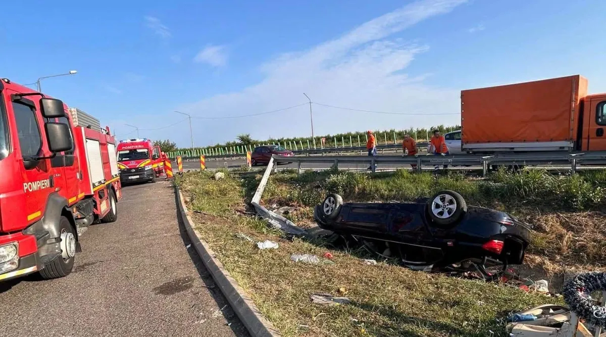 UPDATE: Trafic îngreunat pe A2 din cauza unui accident. O mașină s-a răsturnat, iar un om a murit