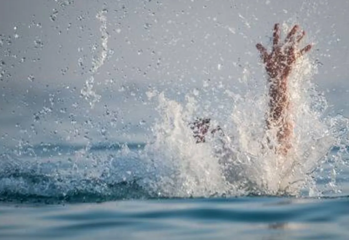 Turistă de 51 de ani, transportată la spital după ce a fost la un pas să se înece la Neptun