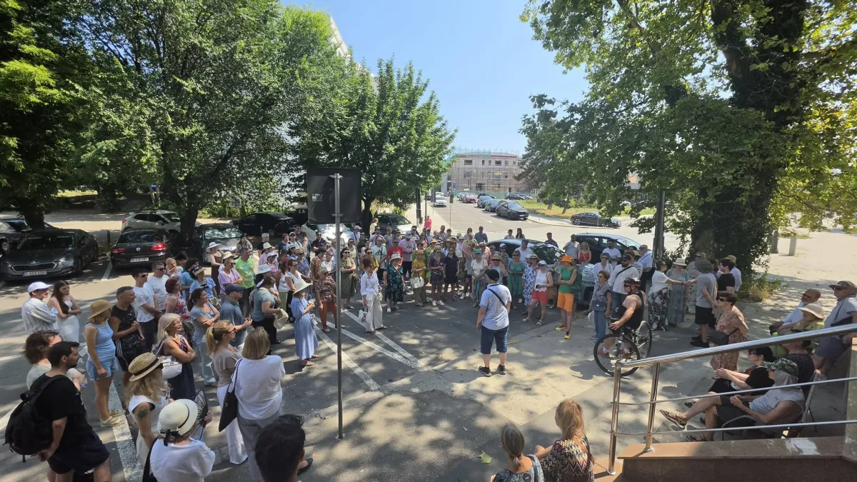 Continuă tururile ghidate în cadrul proiectului cultural „Vara la Constanța – Pe străzile mai puțin știute ale orașului”, organizat de MINAC