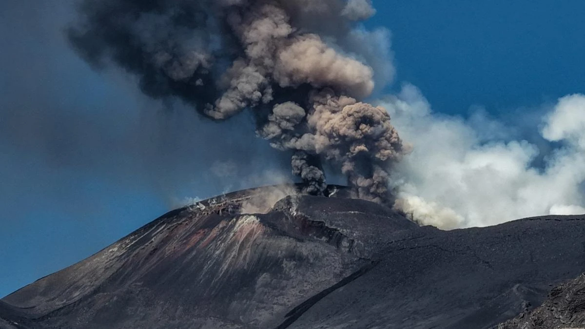 MAE, avertizare de călătorie pentru Sicilia după reactivarea vulcanului Etna. Aeroportul din Catania, închis temporar