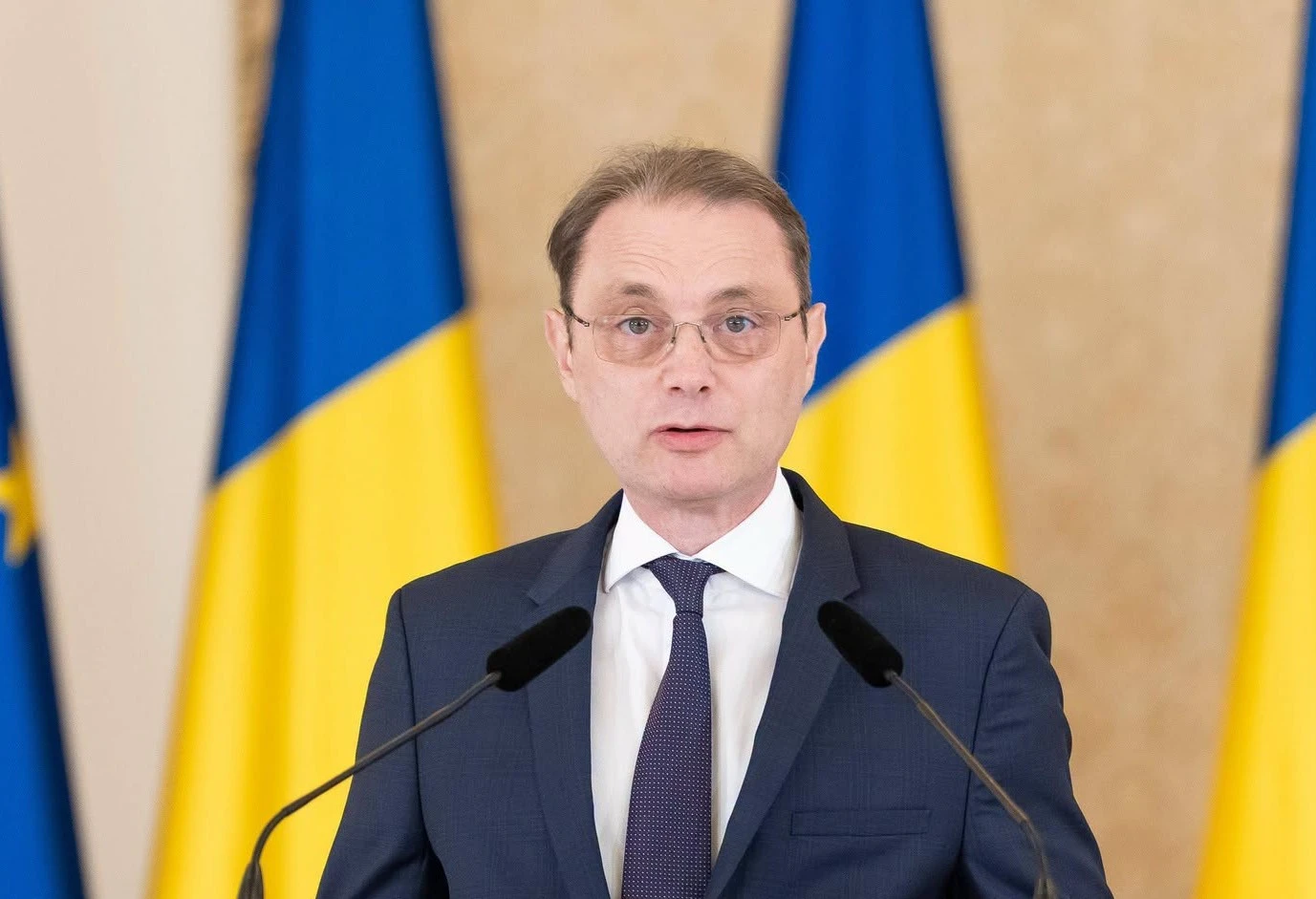 Premierul desemnat, așteptat să depună în Parlament programul de guvernare şi lista viitorilor miniştri