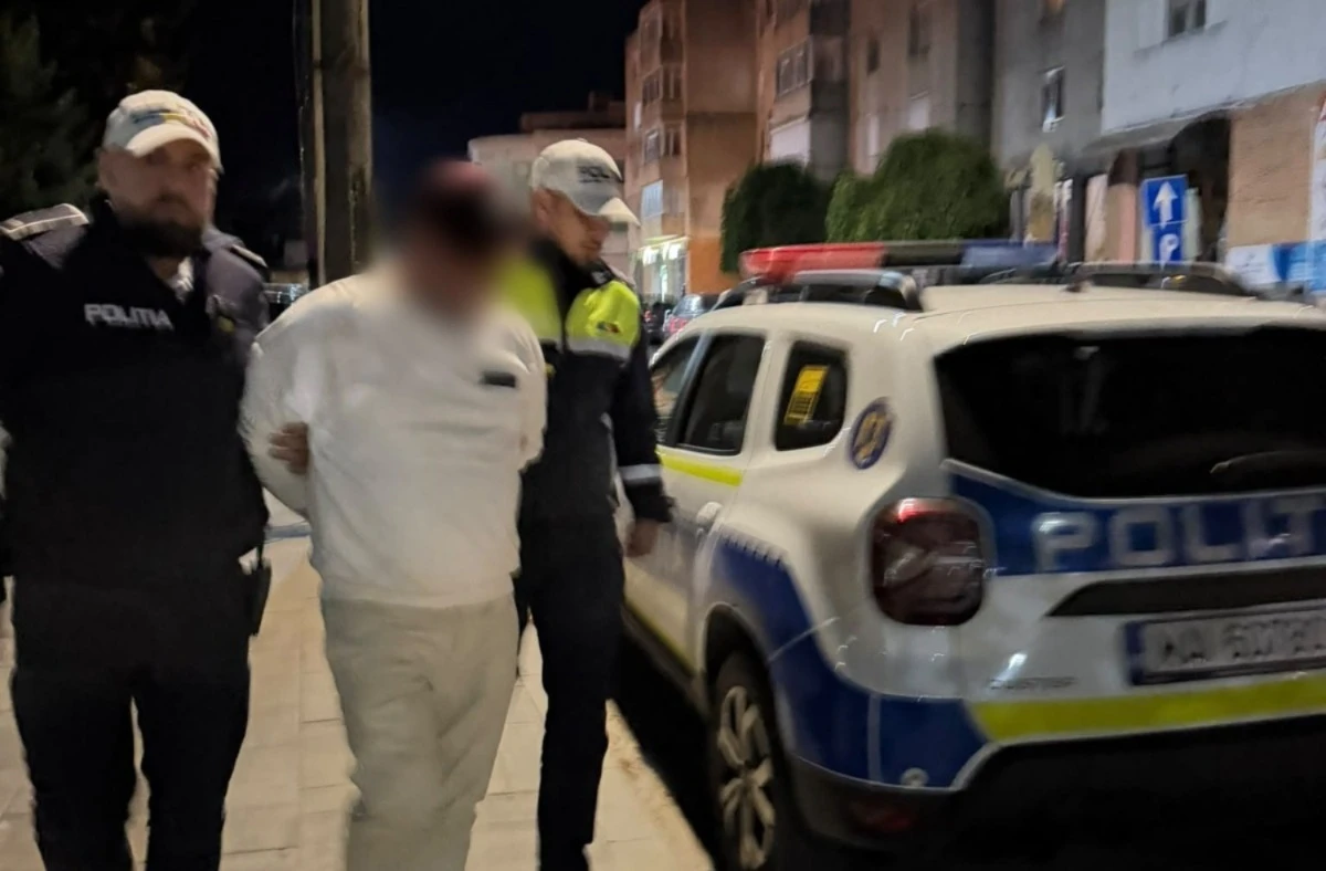 Șofer încătușat la Medgidia. Avea permisul suspendat și nu a oprit la semnalul polițiștilor
