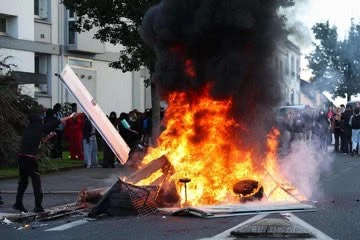 Haos în Franța, unde protestele violente ale liceenilor iau amploare